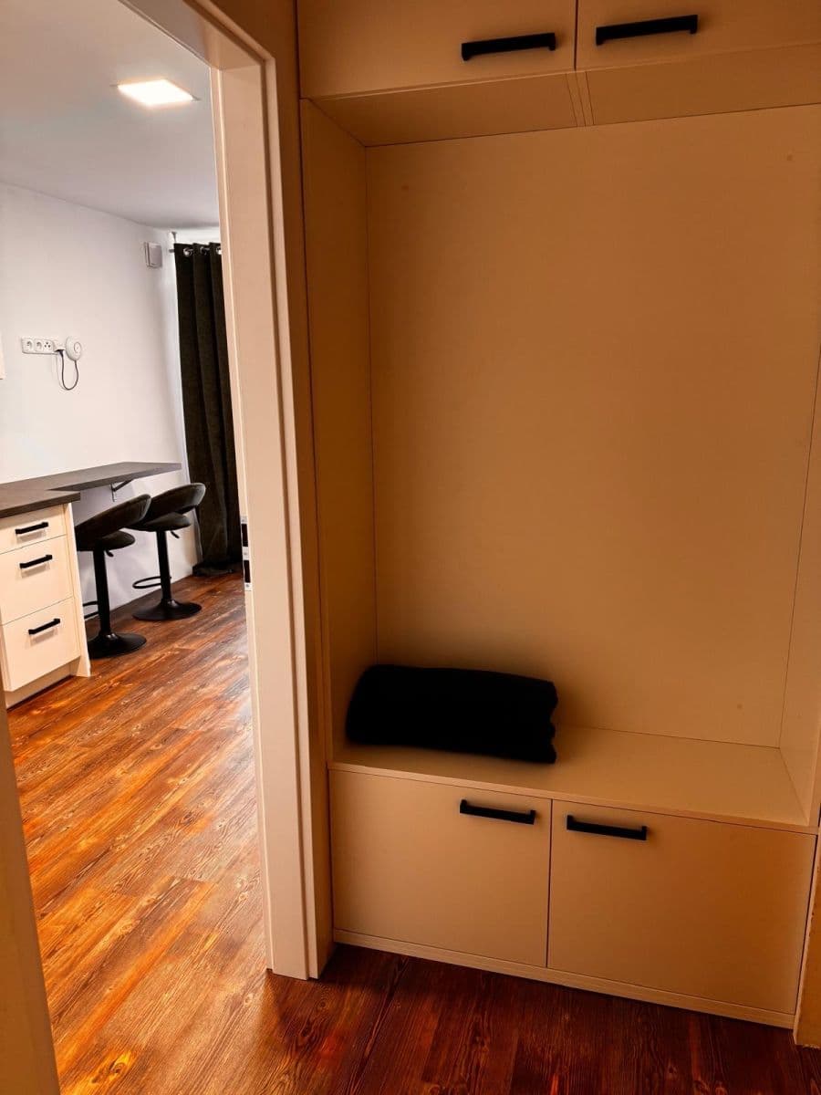 Pronájem bytu 2+kk 25 m², V Zahrádkách, Ústí nad Labem, Ústecký kraj Pronájem bytu 2+kk 25 m², V Zahrádkách, Ústí nad Labem, Ústecký kraj