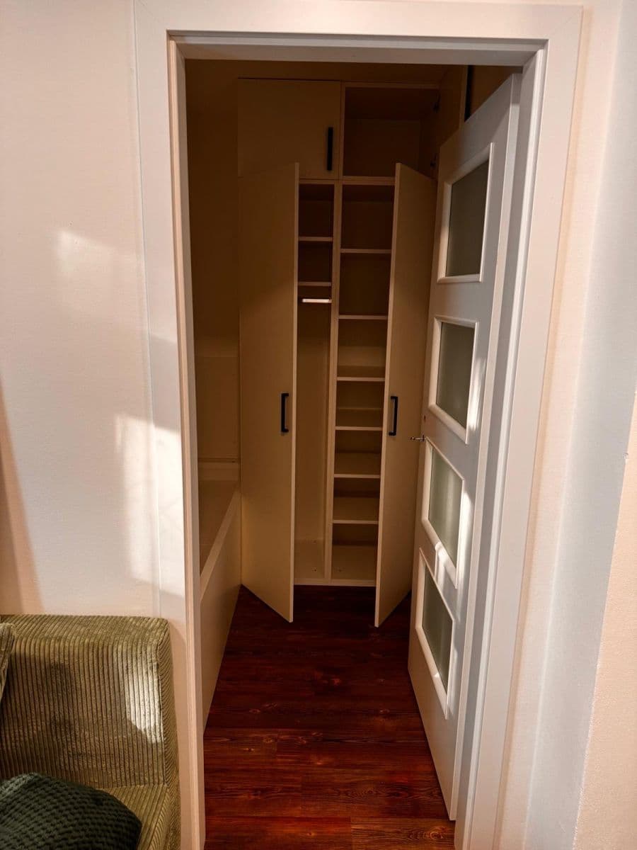 Pronájem bytu 2+kk 25 m², V Zahrádkách, Ústí nad Labem, Ústecký kraj Pronájem bytu 2+kk 25 m², V Zahrádkách, Ústí nad Labem, Ústecký kraj