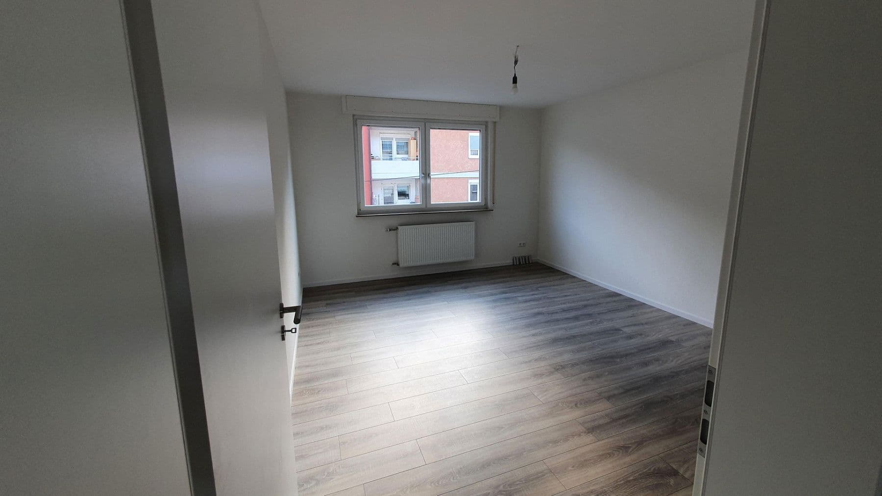 Pronájem bytu 4+1 98 m², Kaiser-Friedrich-Str. 28, Pforzheim, Bádensko-Württembersko Pronájem bytu 4+1 98 m², Kaiser-Friedrich-Str. 28, Pforzheim, Bádensko-Württembersko