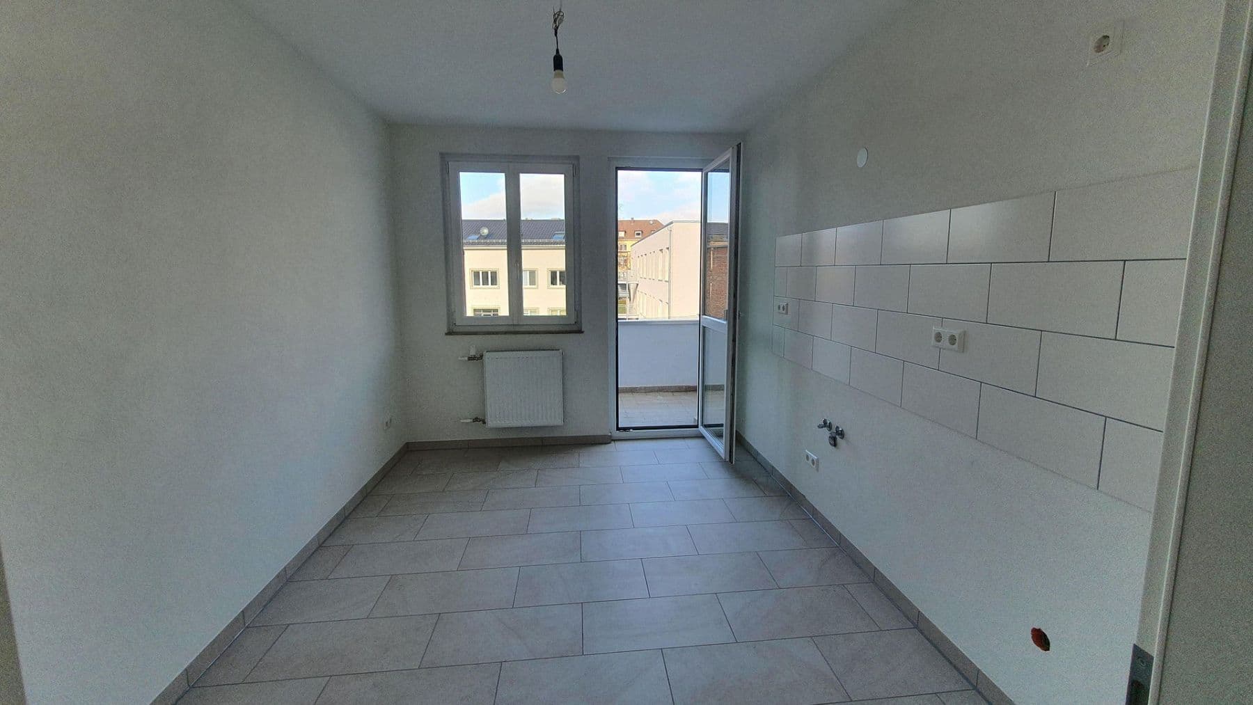 Pronájem bytu 4+1 98 m², Kaiser-Friedrich-Str. 28, Pforzheim, Bádensko-Württembersko Pronájem bytu 4+1 98 m², Kaiser-Friedrich-Str. 28, Pforzheim, Bádensko-Württembersko