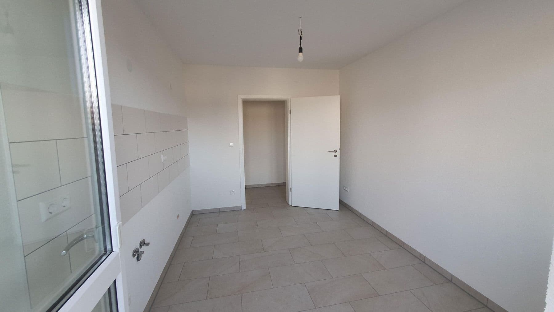 Pronájem bytu 4+1 98 m², Kaiser-Friedrich-Str. 28, Pforzheim, Bádensko-Württembersko Pronájem bytu 4+1 98 m², Kaiser-Friedrich-Str. 28, Pforzheim, Bádensko-Württembersko