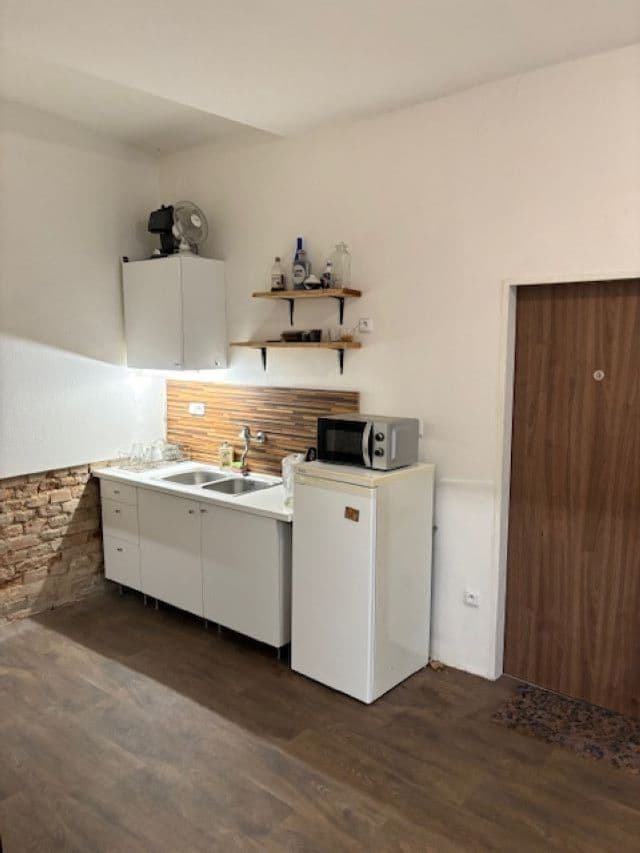 Pronájem nebytového prostoru 43 m², Schodová, Brno, Jihomoravský kraj Pronájem nebytového prostoru 43 m², Schodová, Brno, Jihomoravský kraj