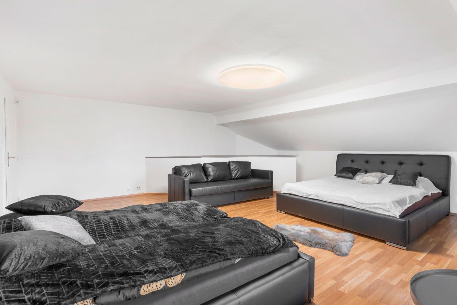 Pronájem bytu 750 m², Karla Tomáše, Praha, Praha Pronájem bytu 750 m², Karla Tomáše, Praha, Praha