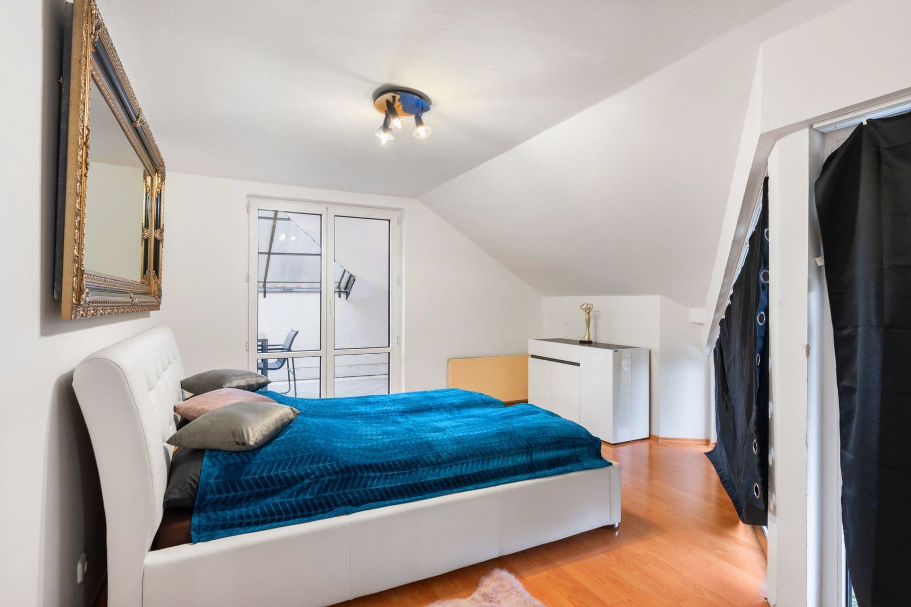 Pronájem bytu 750 m², Karla Tomáše, Praha, Praha Pronájem bytu 750 m², Karla Tomáše, Praha, Praha