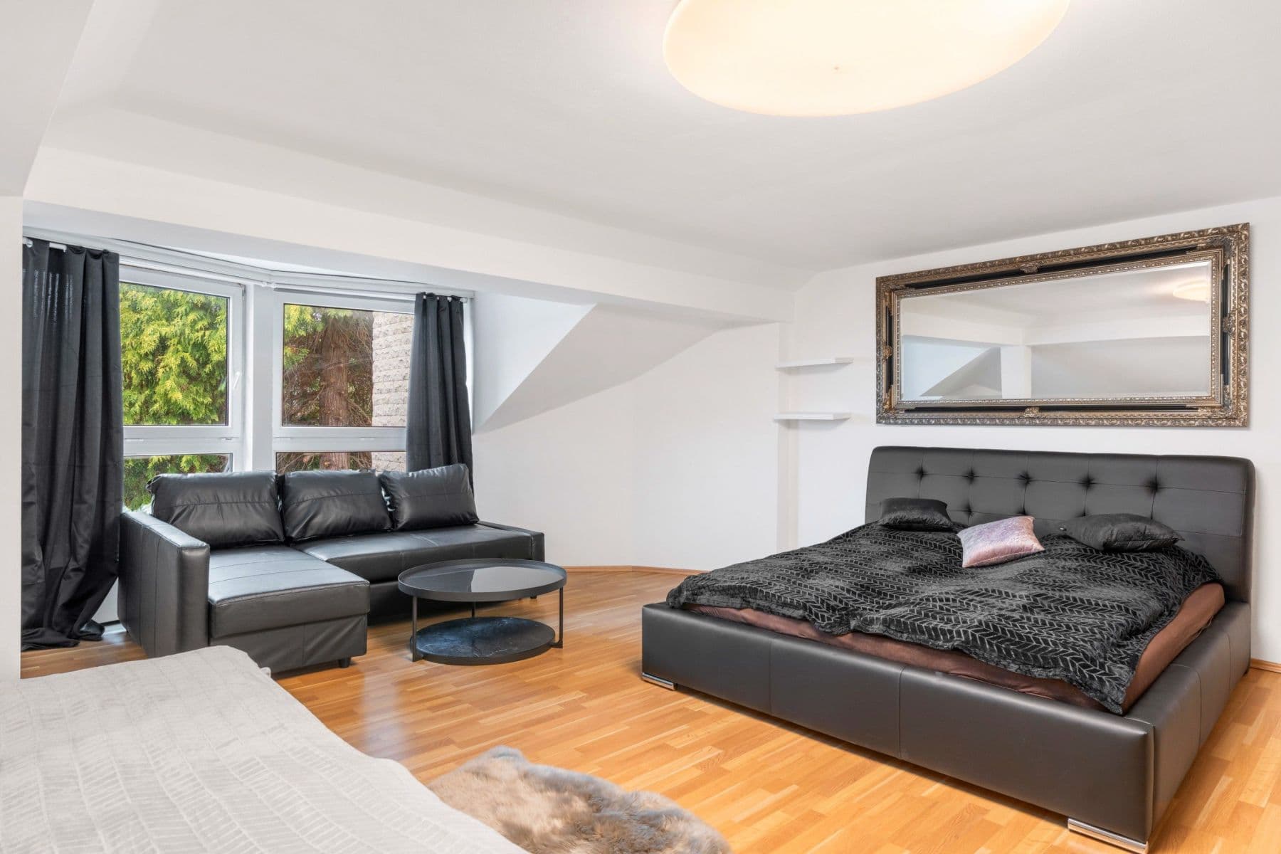 Pronájem bytu 750 m², Karla Tomáše, Praha, Praha Pronájem bytu 750 m², Karla Tomáše, Praha, Praha