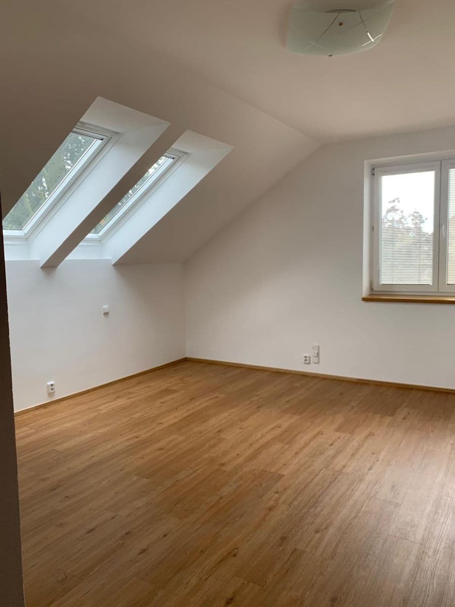 Pronájem domu 280 m², pozemek 457 m², Keltská, Statenice, Středočeský kraj Pronájem domu 280 m², pozemek 457 m², Keltská, Statenice, Středočeský kraj