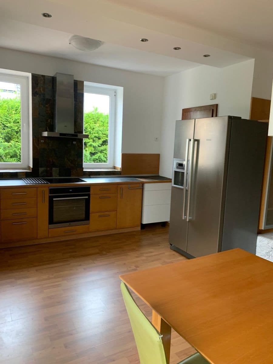 Pronájem domu 280 m², pozemek 457 m², Keltská, Statenice, Středočeský kraj Pronájem domu 280 m², pozemek 457 m², Keltská, Statenice, Středočeský kraj