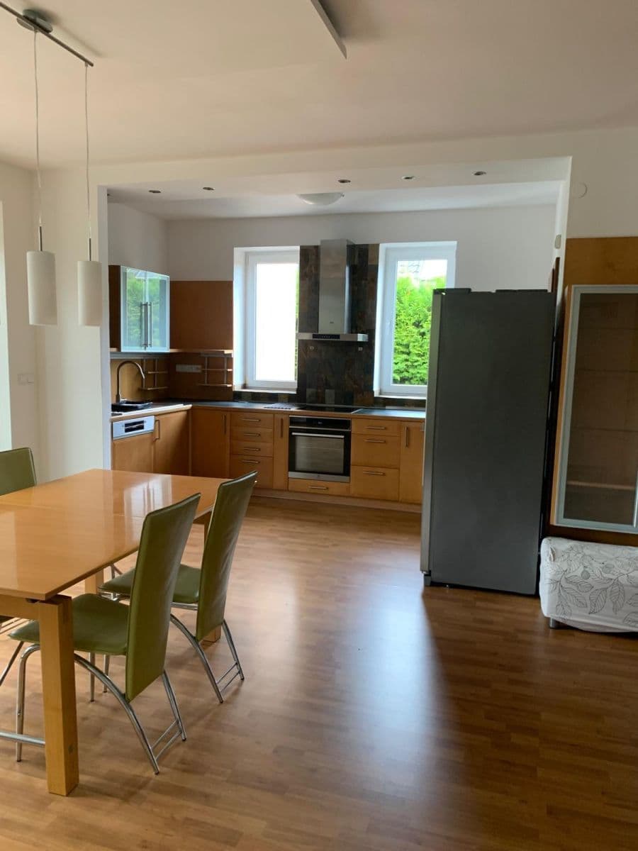 Pronájem domu 280 m², pozemek 457 m², Keltská, Statenice, Středočeský kraj Pronájem domu 280 m², pozemek 457 m², Keltská, Statenice, Středočeský kraj