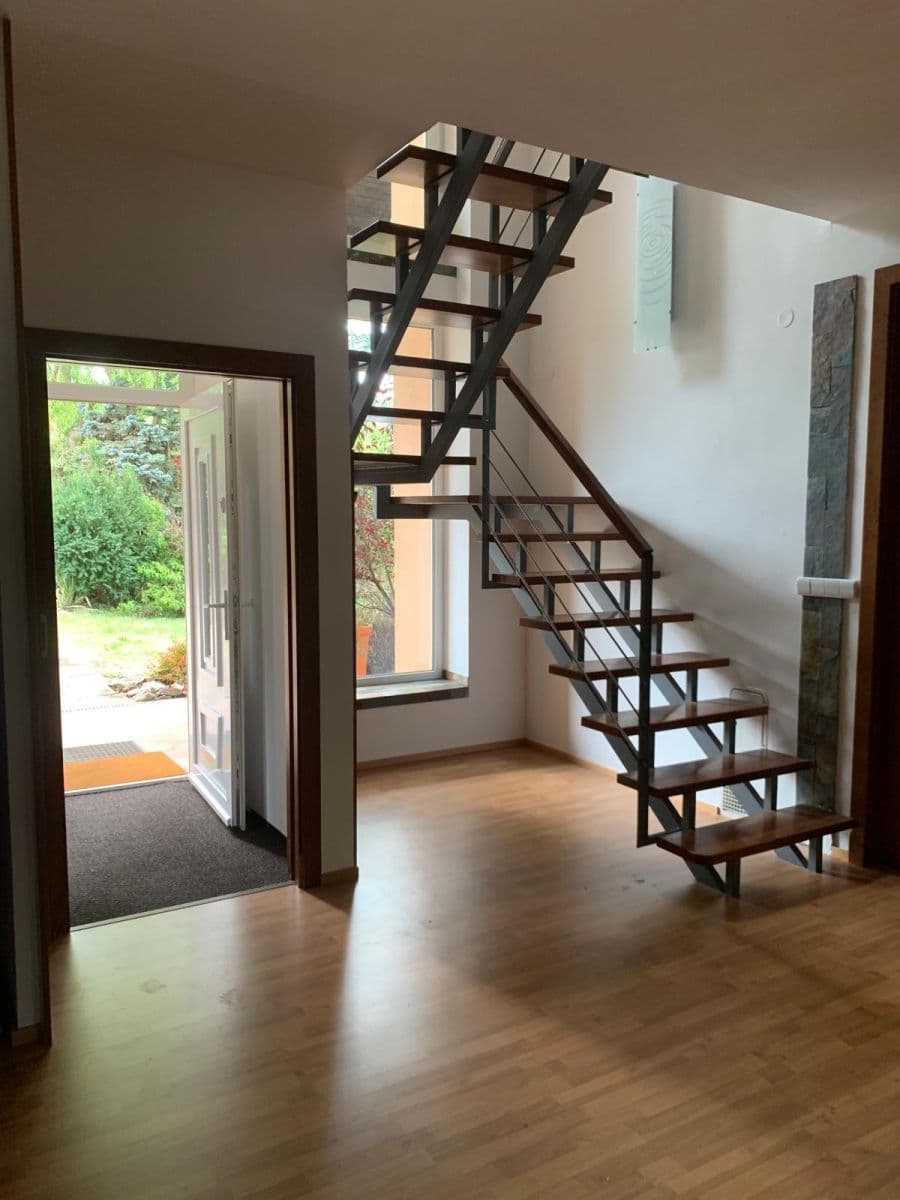 Pronájem domu 280 m², pozemek 457 m², Keltská, Statenice, Středočeský kraj Pronájem domu 280 m², pozemek 457 m², Keltská, Statenice, Středočeský kraj