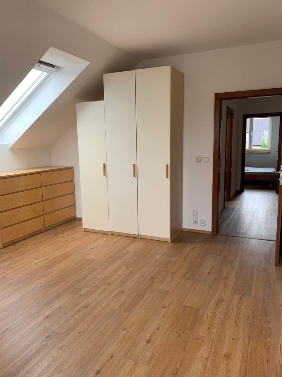 Pronájem domu 280 m², pozemek 457 m², Keltská, Statenice, Středočeský kraj Pronájem domu 280 m², pozemek 457 m², Keltská, Statenice, Středočeský kraj