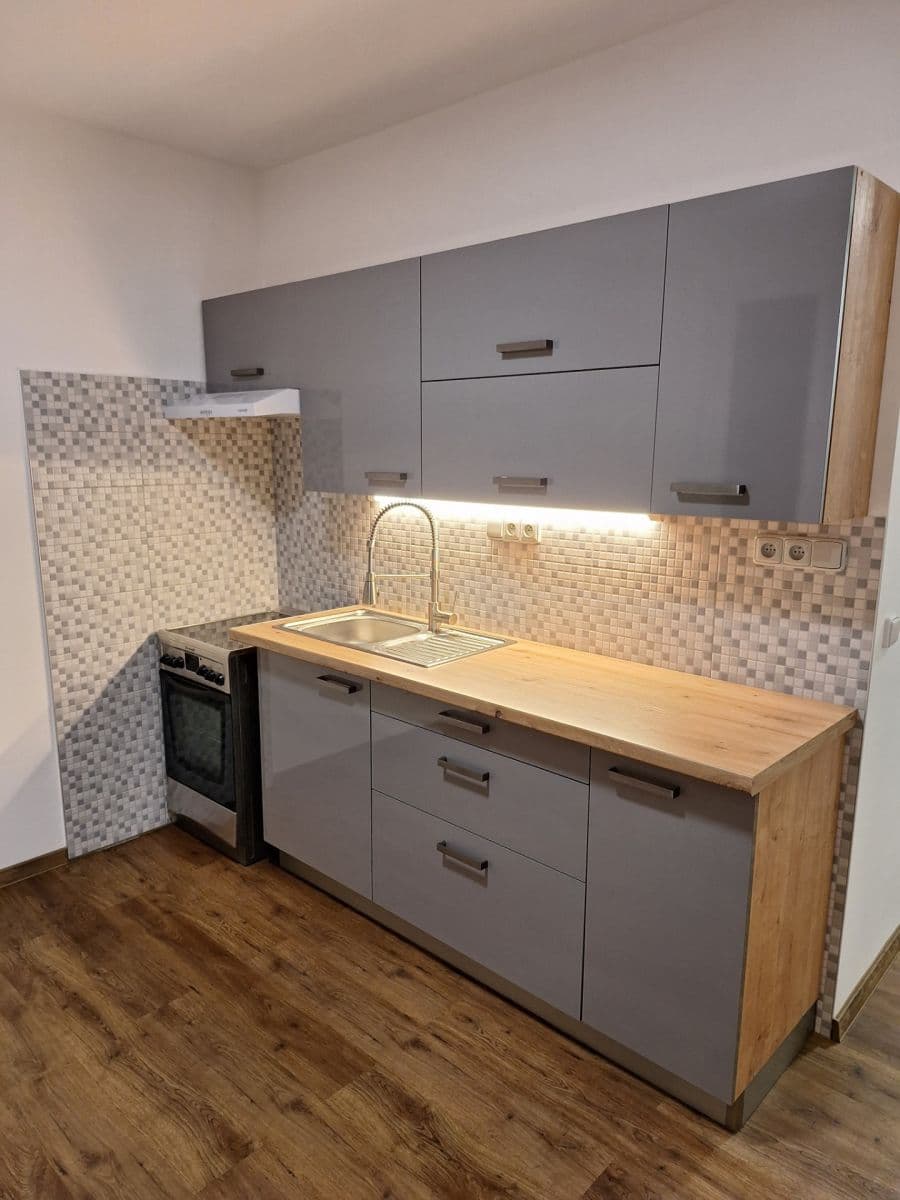 Pronájem bytu 1+1 41 m², třída Edvarda Beneše, Hradec Králové, Královéhradecký kraj Pronájem bytu 1+1 41 m², třída Edvarda Beneše, Hradec Králové, Královéhradecký kraj