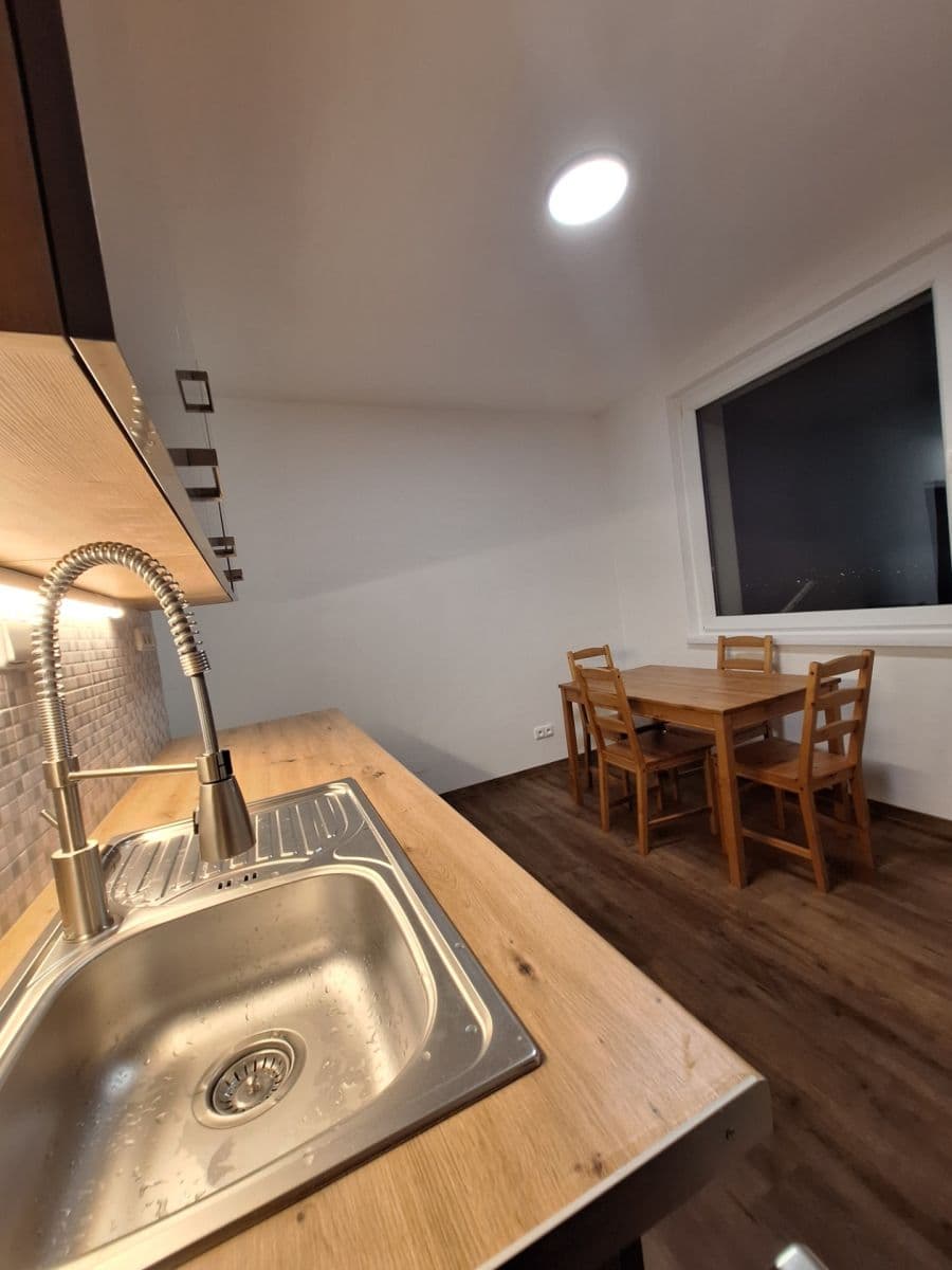 Pronájem bytu 1+1 41 m², třída Edvarda Beneše, Hradec Králové, Královéhradecký kraj Pronájem bytu 1+1 41 m², třída Edvarda Beneše, Hradec Králové, Královéhradecký kraj