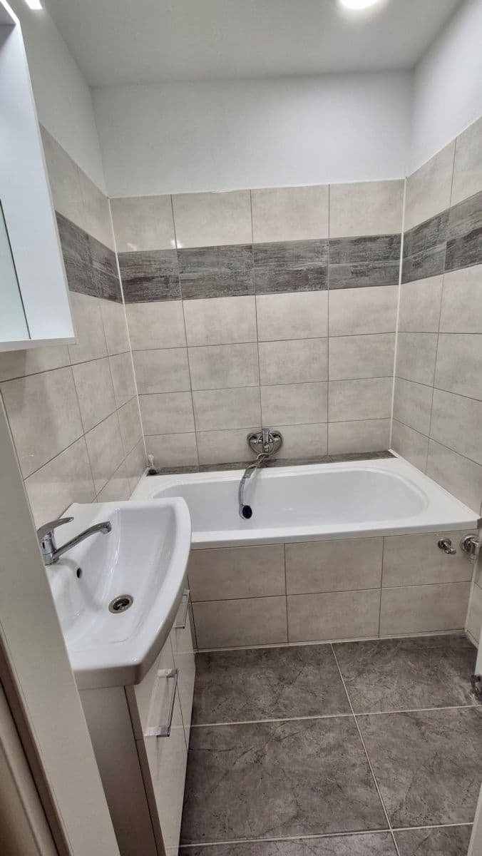 Pronájem bytu 3+1 70 m², Družstevní, Vrchlabí, Královéhradecký kraj Pronájem bytu 3+1 70 m², Družstevní, Vrchlabí, Královéhradecký kraj