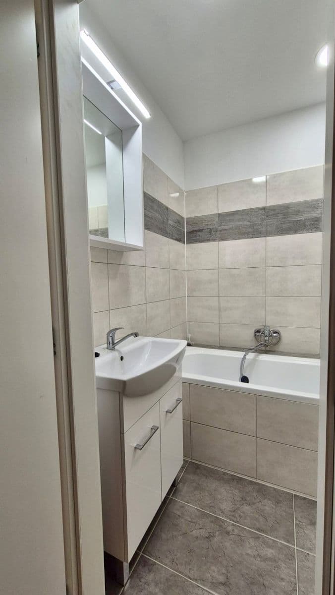 Pronájem bytu 3+1 70 m², Družstevní, Vrchlabí, Královéhradecký kraj Pronájem bytu 3+1 70 m², Družstevní, Vrchlabí, Královéhradecký kraj