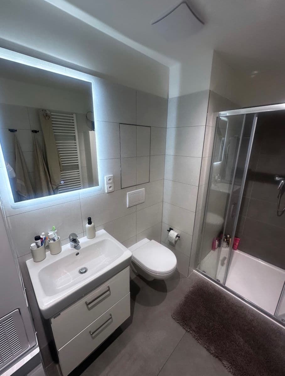 Pronájem bytu 2+kk 62 m², 102. pluku, Benešov, Středočeský kraj Pronájem bytu 2+kk 62 m², 102. pluku, Benešov, Středočeský kraj