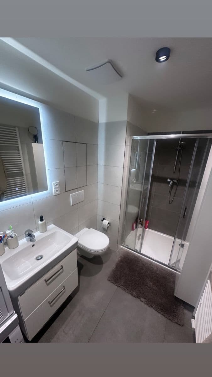 Pronájem bytu 2+kk 62 m², 102. pluku, Benešov, Středočeský kraj Pronájem bytu 2+kk 62 m², 102. pluku, Benešov, Středočeský kraj