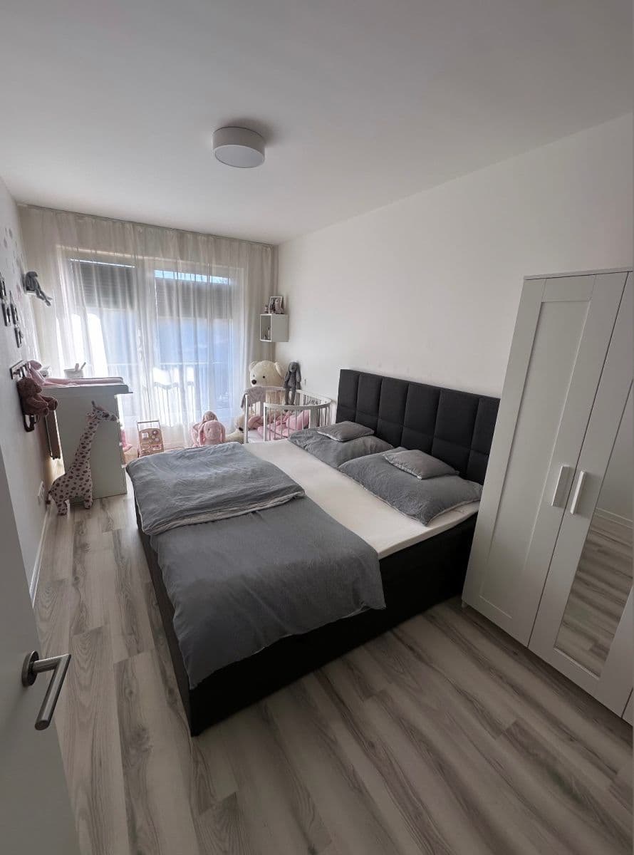 Pronájem bytu 2+kk 62 m², 102. pluku, Benešov, Středočeský kraj Pronájem bytu 2+kk 62 m², 102. pluku, Benešov, Středočeský kraj