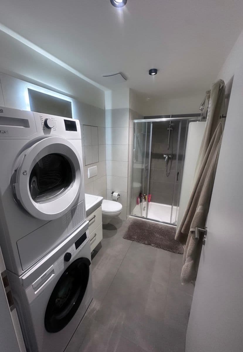 Pronájem bytu 2+kk 62 m², 102. pluku, Benešov, Středočeský kraj Pronájem bytu 2+kk 62 m², 102. pluku, Benešov, Středočeský kraj