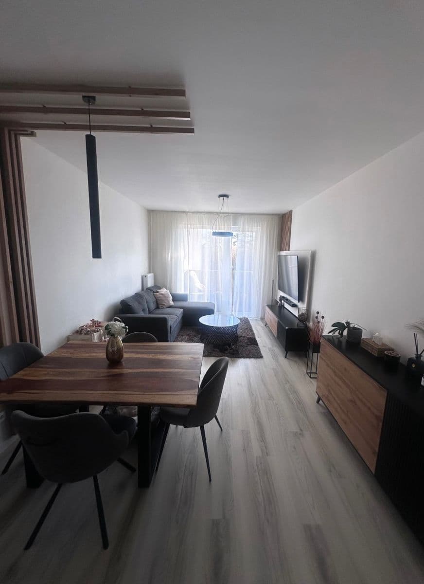 Pronájem bytu 2+kk 62 m², 102. pluku, Benešov, Středočeský kraj Pronájem bytu 2+kk 62 m², 102. pluku, Benešov, Středočeský kraj