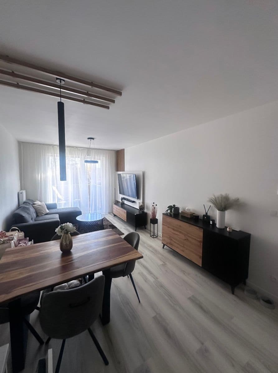 Pronájem bytu 2+kk 62 m², 102. pluku, Benešov, Středočeský kraj Pronájem bytu 2+kk 62 m², 102. pluku, Benešov, Středočeský kraj