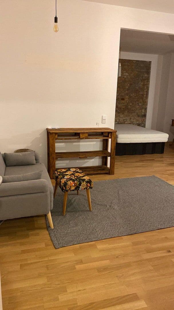 Pronájem bytu 2+1 55 m², Ebelingstr.4, berlin, Berlín Pronájem bytu 2+1 55 m², Ebelingstr.4, berlin, Berlín