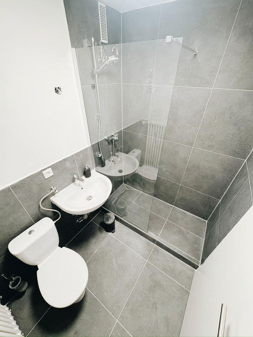 Pronájem bytu 1+1 35 m², Königswieser Straße 1, München, Bavorsko Pronájem bytu 1+1 35 m², Königswieser Straße 1, München, Bavorsko