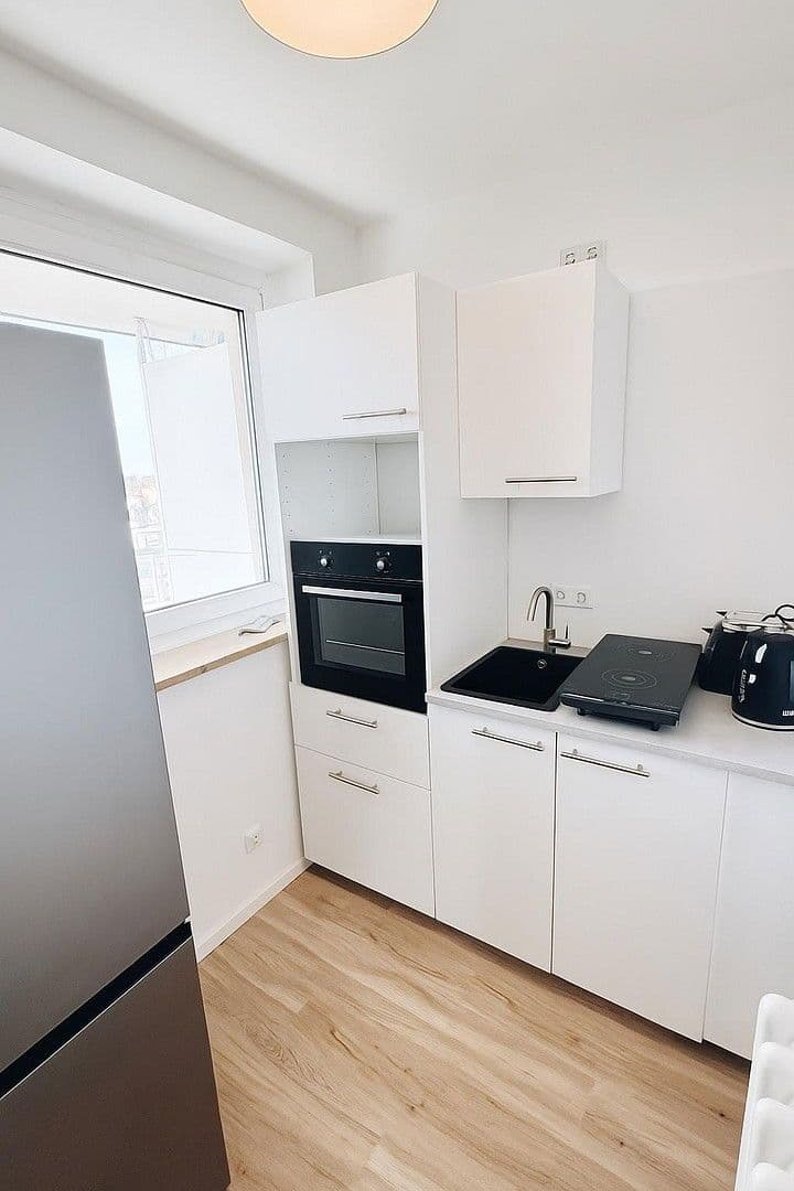 Pronájem bytu 1+1 35 m², Königswieser Straße 1, München, Bavorsko Pronájem bytu 1+1 35 m², Königswieser Straße 1, München, Bavorsko