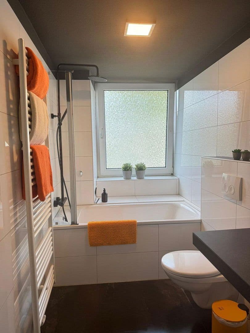 Pronájem bytu 1+1 35 m², Oberbilker Allee, 39, Düsseldorf, Severní Porýní-Vestfálsko Pronájem bytu 1+1 35 m², Oberbilker Allee, 39, Düsseldorf, Severní Porýní-Vestfálsko