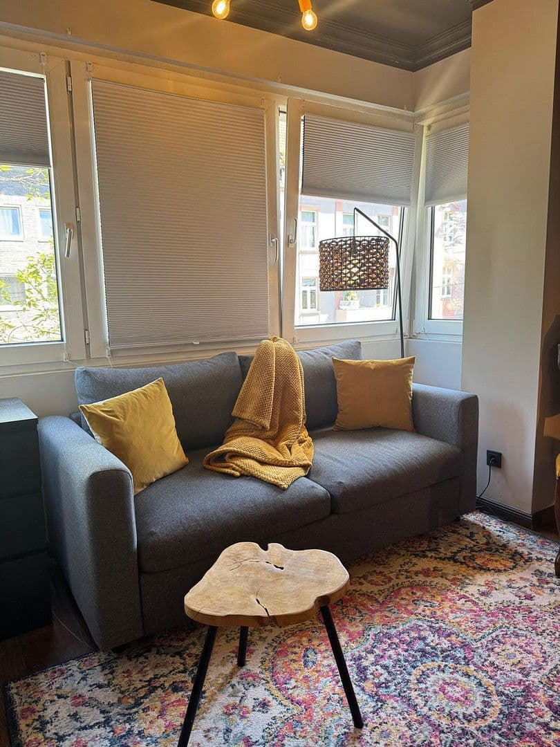 Pronájem bytu 1+1 35 m², Oberbilker Allee, 39, Düsseldorf, Severní Porýní-Vestfálsko Pronájem bytu 1+1 35 m², Oberbilker Allee, 39, Düsseldorf, Severní Porýní-Vestfálsko