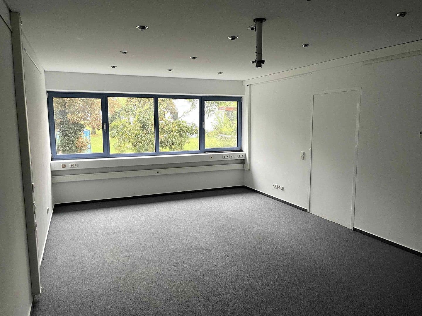 Pronájem kanceláře 1.000 m², Zur Eisernen Hand 27, Mühltal, Hessen Pronájem kanceláře 1.000 m², Zur Eisernen Hand 27, Mühltal, Hessen