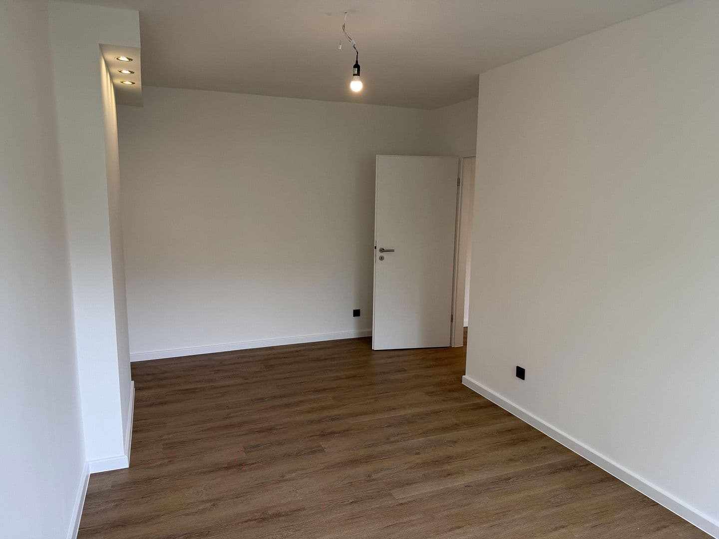 Pronájem bytu 3+1 121 m², Berlin, Berlín Pronájem bytu 3+1 121 m², Berlin, Berlín