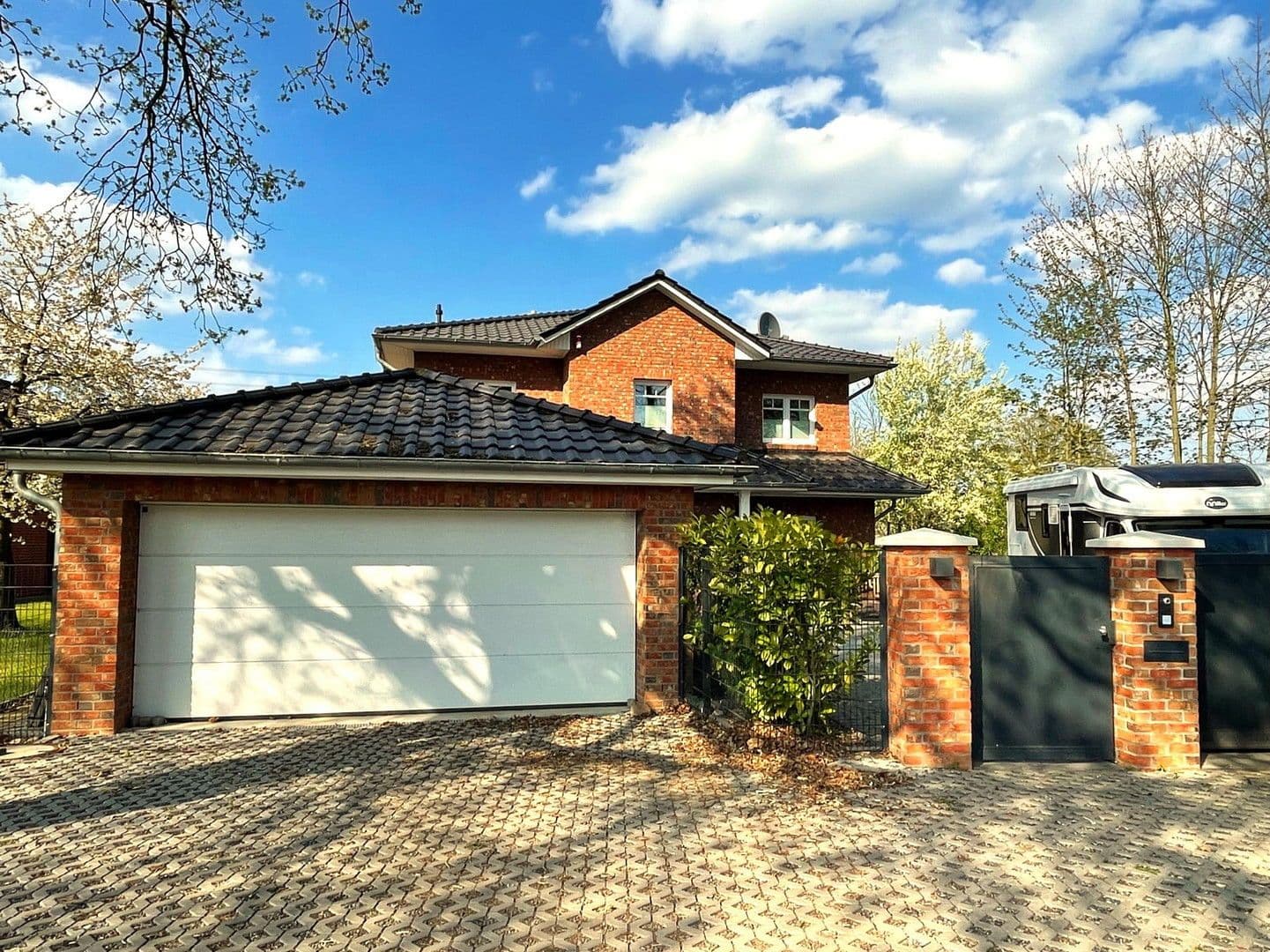 Prodej domu 280 m², pozemek 2.360 m², Börnsen, Šlesvicko-Holštýnsko Prodej domu 280 m², pozemek 2.360 m², Börnsen, Šlesvicko-Holštýnsko