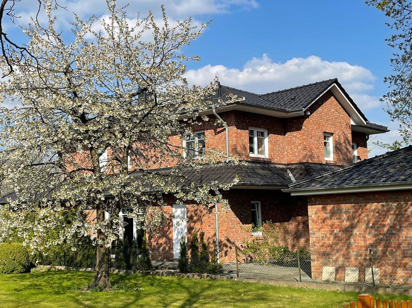 Prodej domu 280 m², pozemek 2.360 m², Börnsen, Šlesvicko-Holštýnsko Prodej domu 280 m², pozemek 2.360 m², Börnsen, Šlesvicko-Holštýnsko