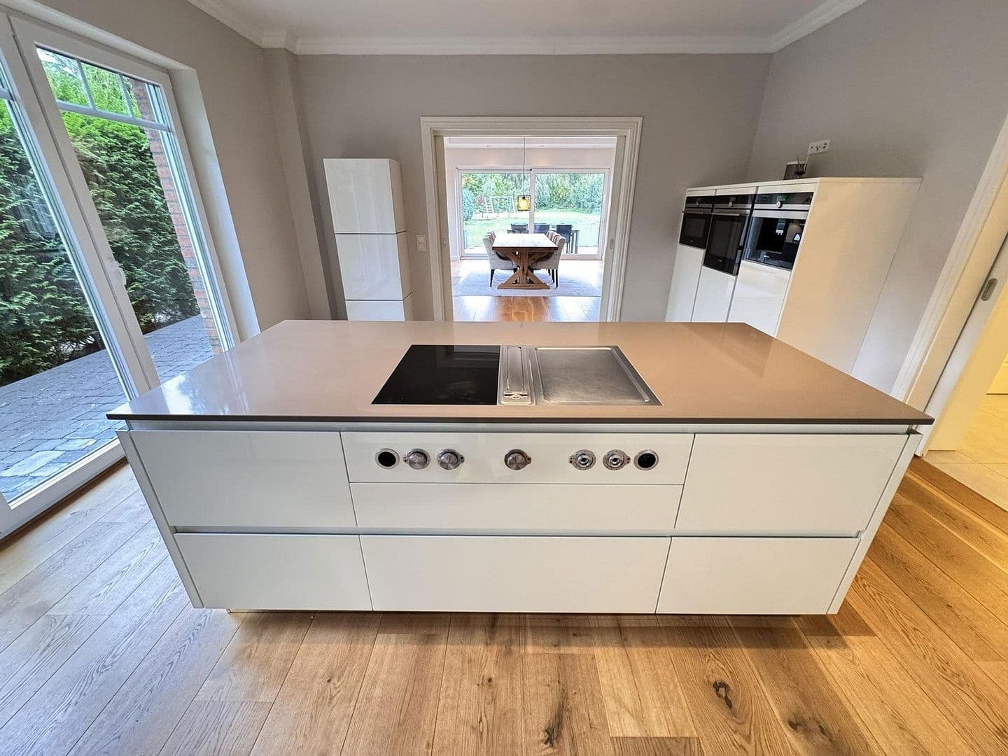 Prodej domu 280 m², pozemek 2.360 m², Börnsen, Šlesvicko-Holštýnsko Prodej domu 280 m², pozemek 2.360 m², Börnsen, Šlesvicko-Holštýnsko