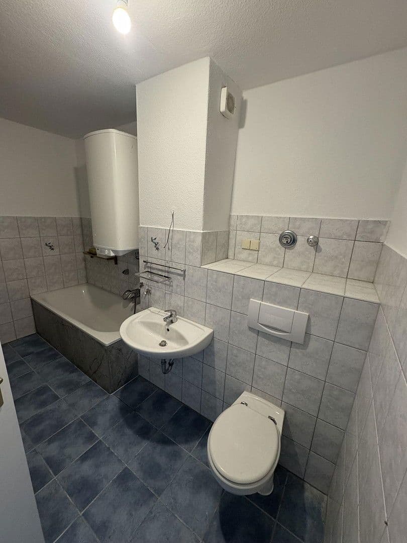 Pronájem bytu 3+1 100 m², Ludwigstraße 72, Wald-Michelbach, Hessen Pronájem bytu 3+1 100 m², Ludwigstraße 72, Wald-Michelbach, Hessen