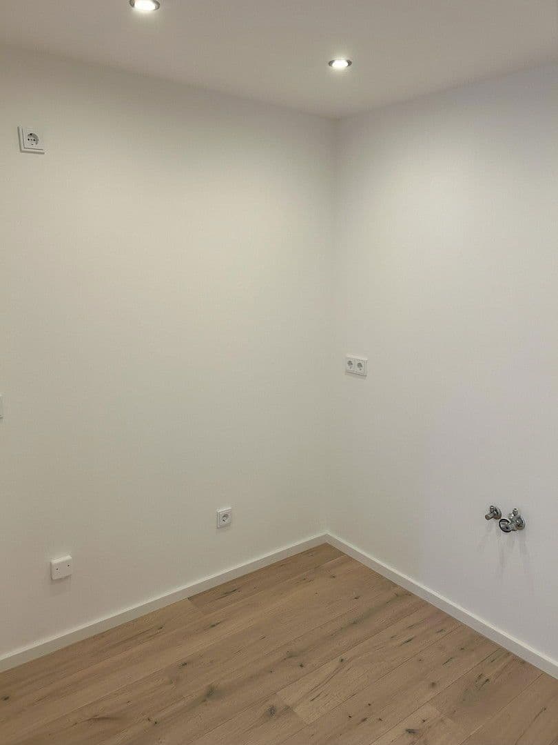 Pronájem bytu 1+1 15 m², Kilihofstr. 2a, München, Bavorsko Pronájem bytu 1+1 15 m², Kilihofstr. 2a, München, Bavorsko