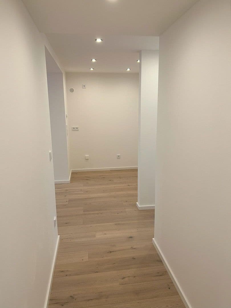 Pronájem bytu 1+1 15 m², Kilihofstr. 2a, München, Bavorsko Pronájem bytu 1+1 15 m², Kilihofstr. 2a, München, Bavorsko