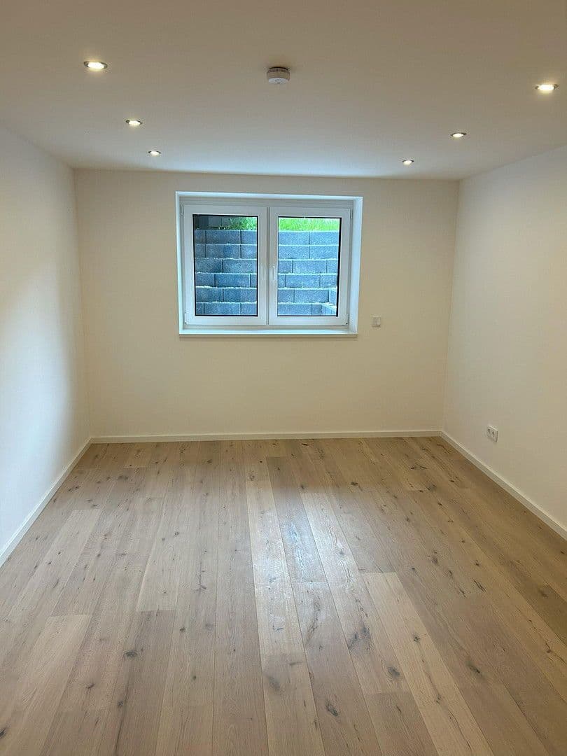 Pronájem bytu 1+1 15 m², Kilihofstr. 2a, München, Bavorsko Pronájem bytu 1+1 15 m², Kilihofstr. 2a, München, Bavorsko