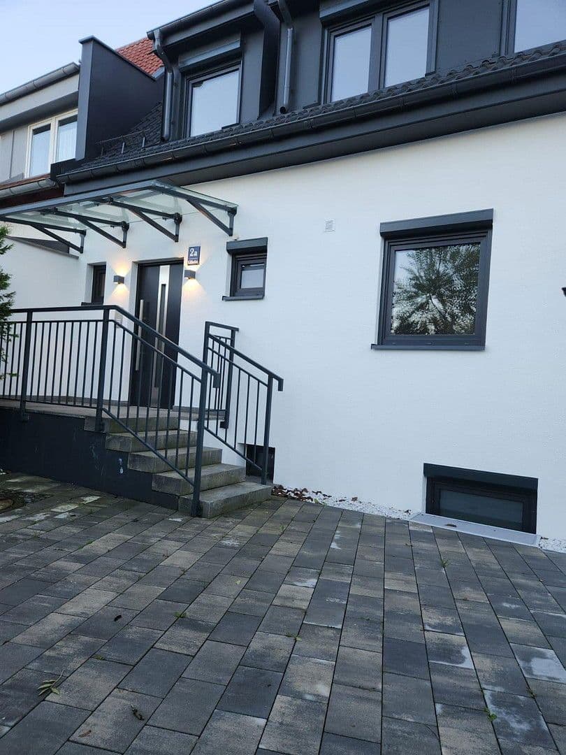 Pronájem bytu 1+1 15 m², Kilihofstr. 2a, München, Bavorsko Pronájem bytu 1+1 15 m², Kilihofstr. 2a, München, Bavorsko