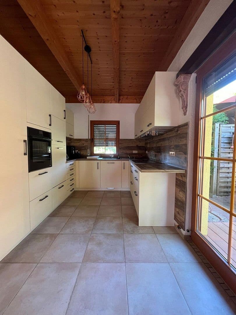 Prodej domu 191 m², pozemek 714 m², Kraichtal, Bádensko-Württembersko Prodej domu 191 m², pozemek 714 m², Kraichtal, Bádensko-Württembersko