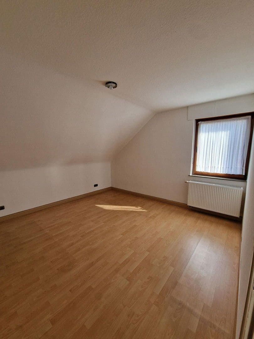 Pronájem domu 115 m², pozemek 650 m², Düren, Severní Porýní-Vestfálsko Pronájem domu 115 m², pozemek 650 m², Düren, Severní Porýní-Vestfálsko