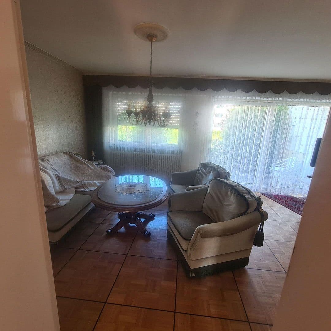 Prodej domu 106 m², pozemek 160 m², Dinkelsbühlerstr.29, Reutlingen, Bádensko-Württembersko Prodej domu 106 m², pozemek 160 m², Dinkelsbühlerstr.29, Reutlingen, Bádensko-Württembersko