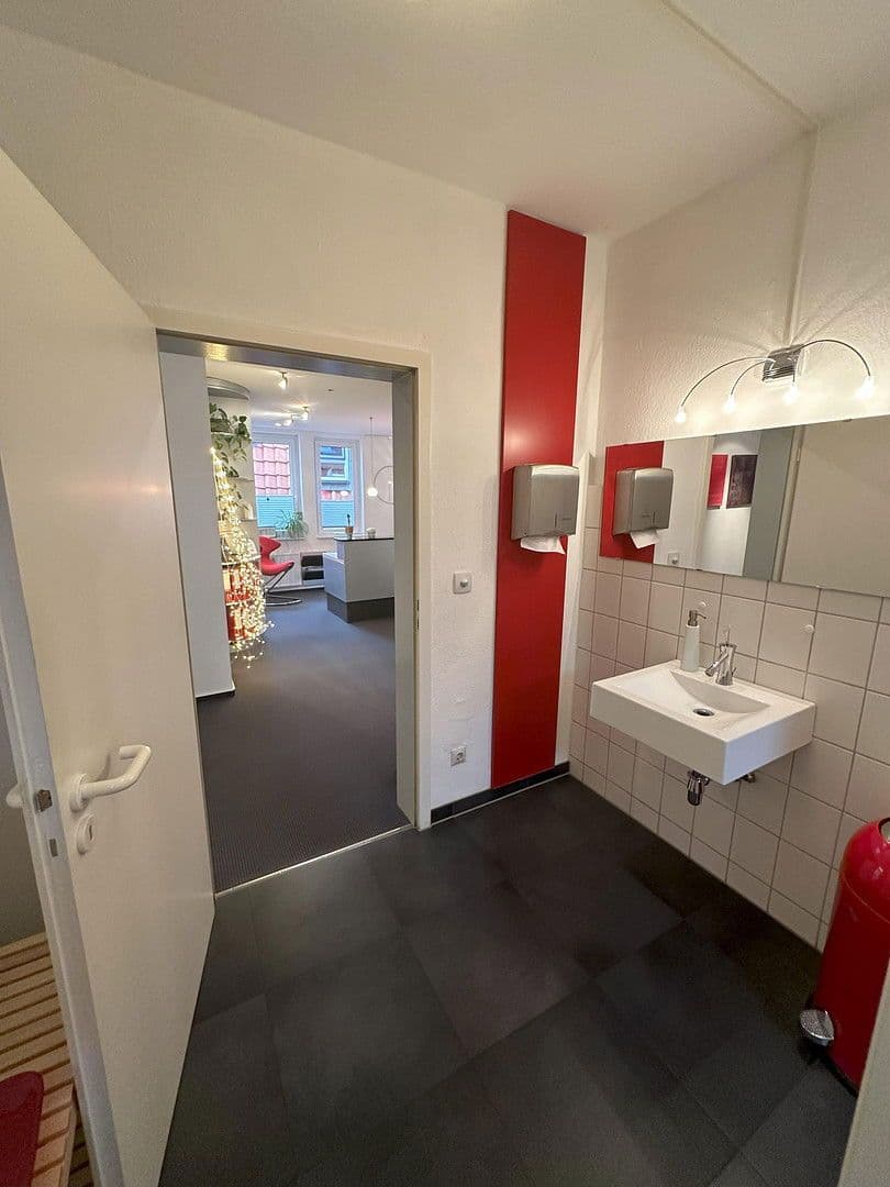 Pronájem kanceláře 166 m², Wolfsburg, Dolní Sasko Pronájem kanceláře 166 m², Wolfsburg, Dolní Sasko