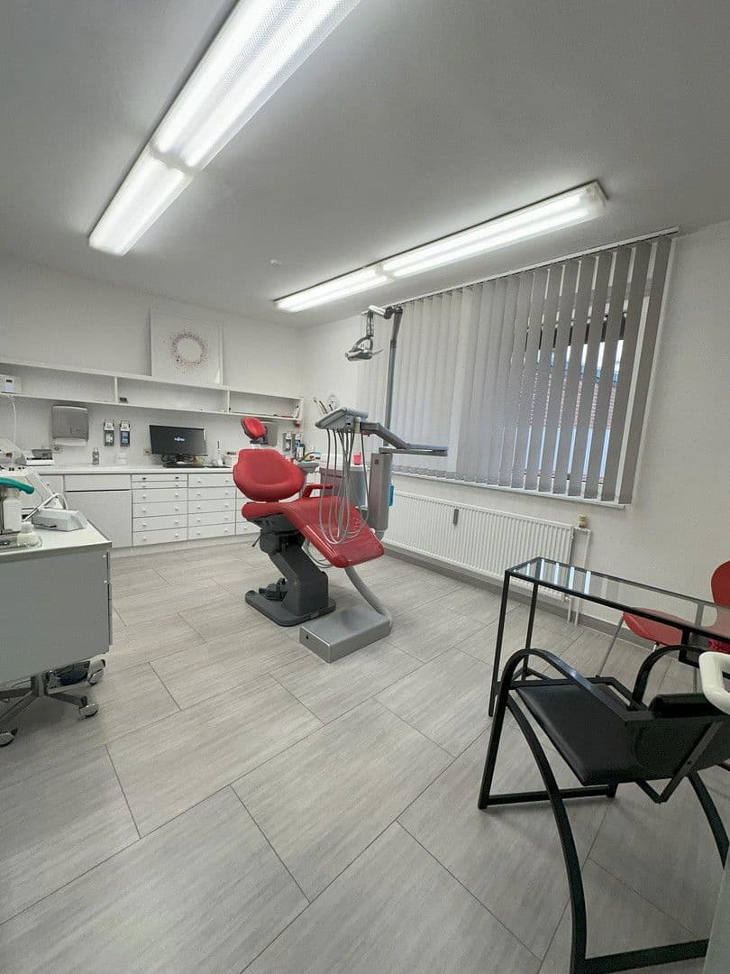 Pronájem kanceláře 166 m², Wolfsburg, Dolní Sasko Pronájem kanceláře 166 m², Wolfsburg, Dolní Sasko