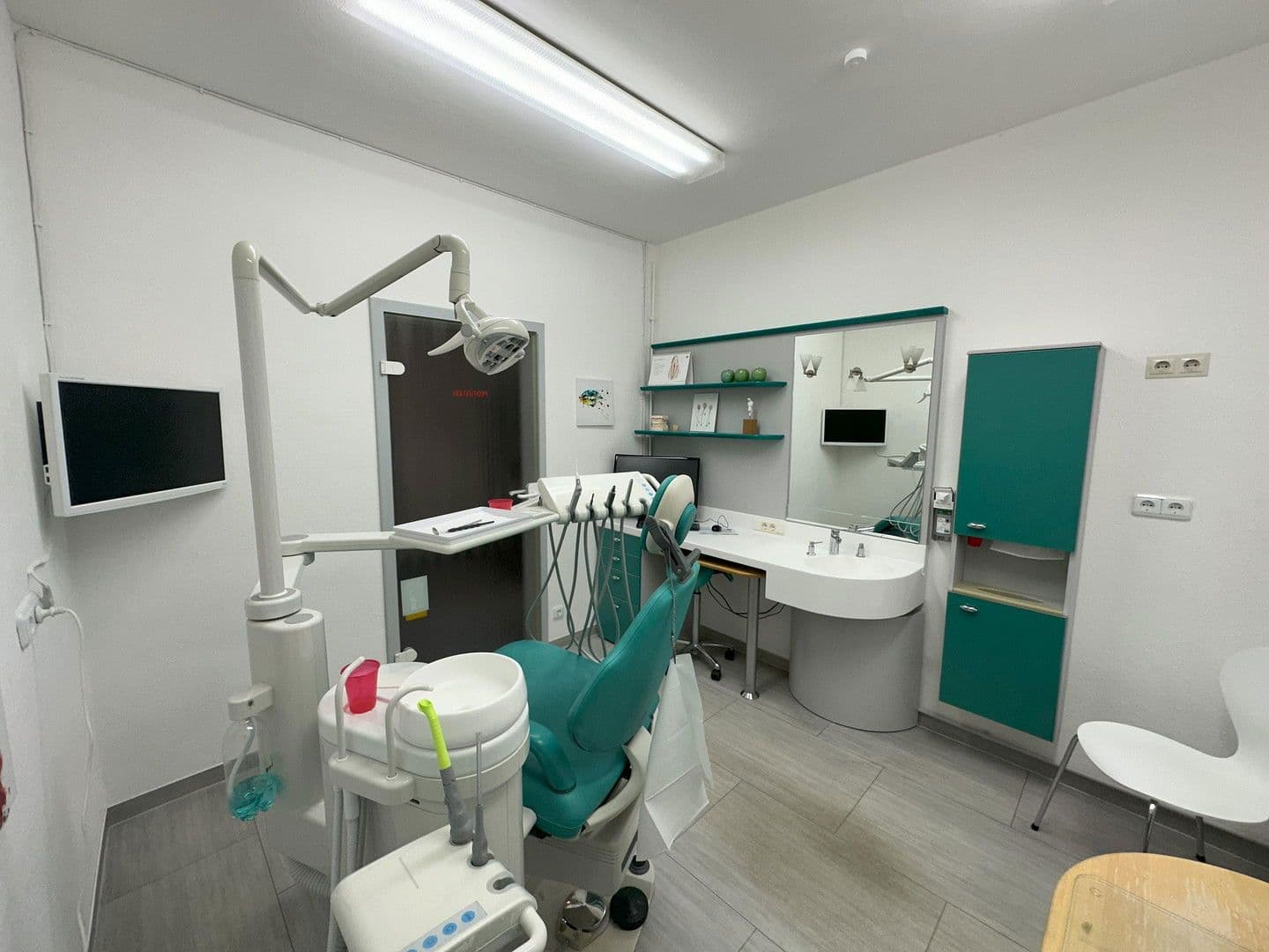 Pronájem kanceláře 166 m², Wolfsburg, Dolní Sasko Pronájem kanceláře 166 m², Wolfsburg, Dolní Sasko