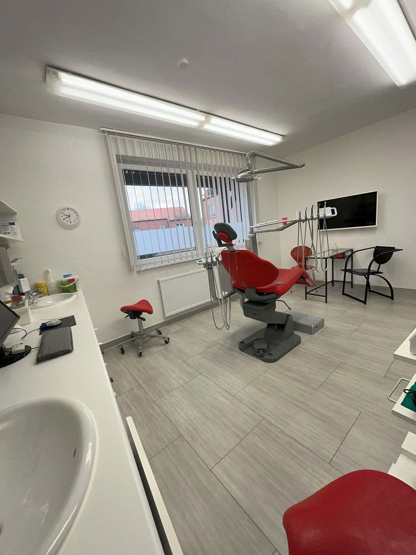 Pronájem kanceláře 166 m², Wolfsburg, Dolní Sasko Pronájem kanceláře 166 m², Wolfsburg, Dolní Sasko