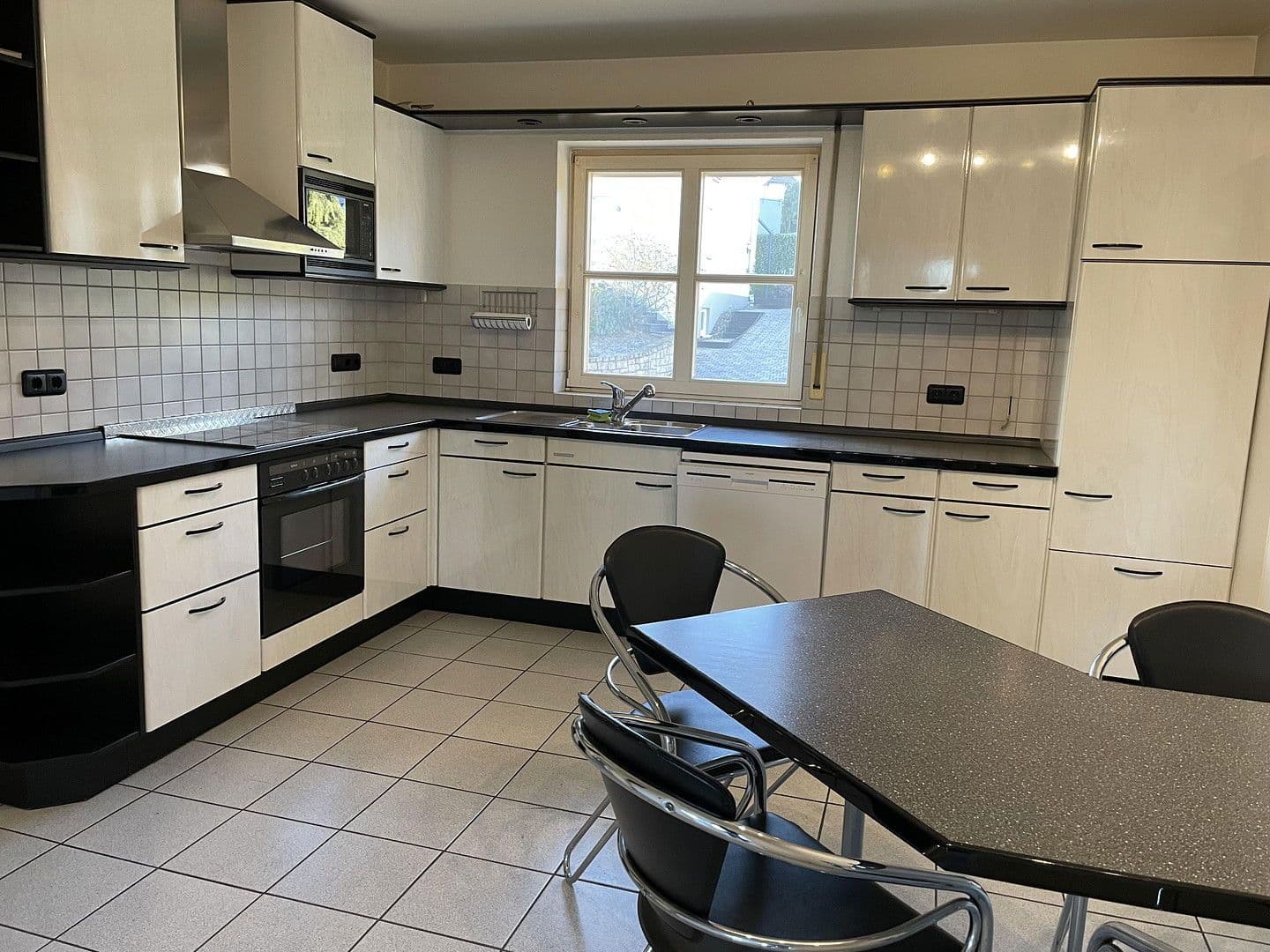 Pronájem bytu 4+1 165 m², Wincheringen, Porýní-Falc Pronájem bytu 4+1 165 m², Wincheringen, Porýní-Falc