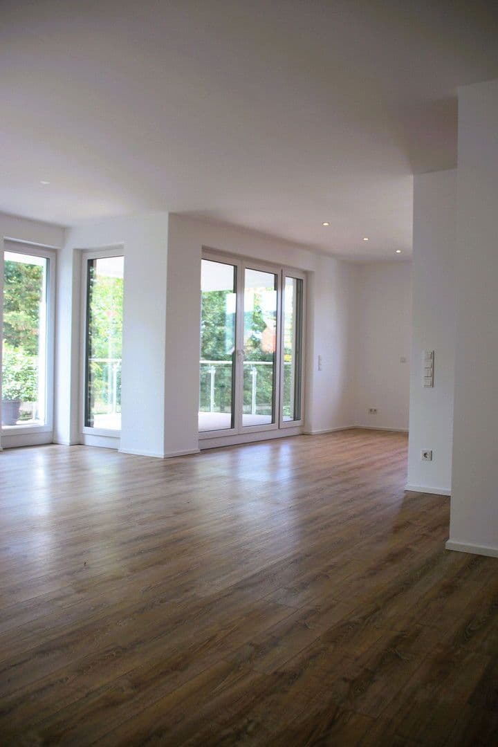 Pronájem bytu 4+1 143 m², Siegfeldstr. 1c, Hennef (Sieg), Severní Porýní-Vestfálsko Pronájem bytu 4+1 143 m², Siegfeldstr. 1c, Hennef (Sieg), Severní Porýní-Vestfálsko