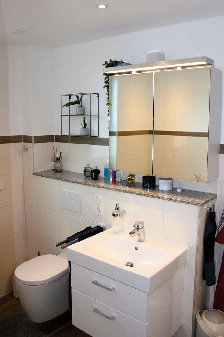 Pronájem bytu 4+1 143 m², Siegfeldstr. 1c, Hennef (Sieg), Severní Porýní-Vestfálsko Pronájem bytu 4+1 143 m², Siegfeldstr. 1c, Hennef (Sieg), Severní Porýní-Vestfálsko