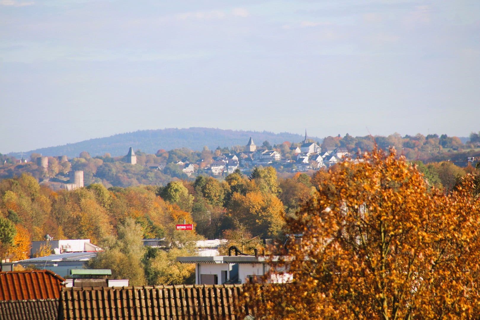 Pronájem bytu 4+1 143 m², Siegfeldstr. 1c, Hennef (Sieg), Severní Porýní-Vestfálsko Pronájem bytu 4+1 143 m², Siegfeldstr. 1c, Hennef (Sieg), Severní Porýní-Vestfálsko